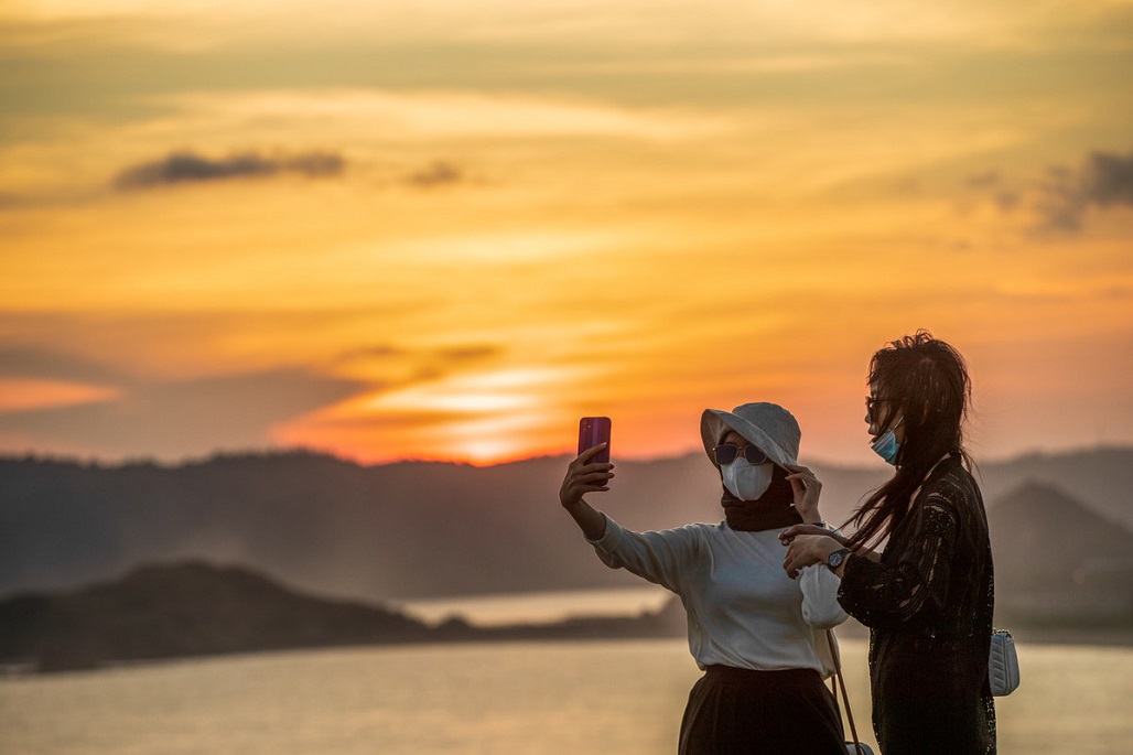 Tourists enjoy the view of the sunset in Indonesia. Photo credit: Asian Development Bank.